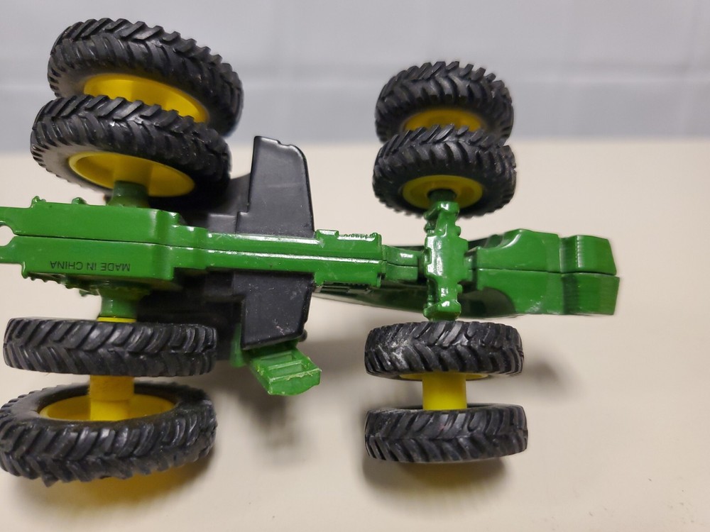 1/64th Scale John Deere Modern Cab Tractor Die-Cast