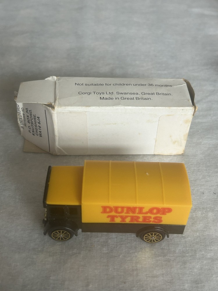 Corgi Cameo AEC Van Dunlop Tyres