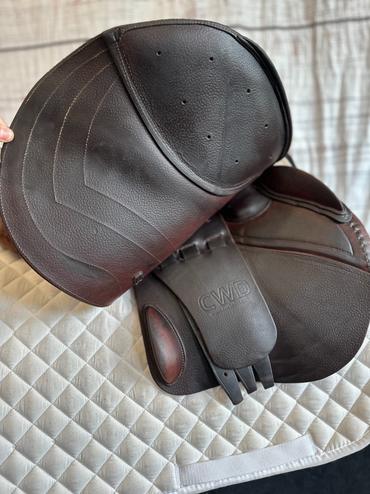 CWD 17.5 Jump Saddle SE02