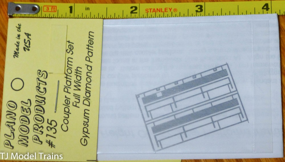 Plano HO #135 Coupler Platform Set, Full Width, Gypsum Diamond Pattern