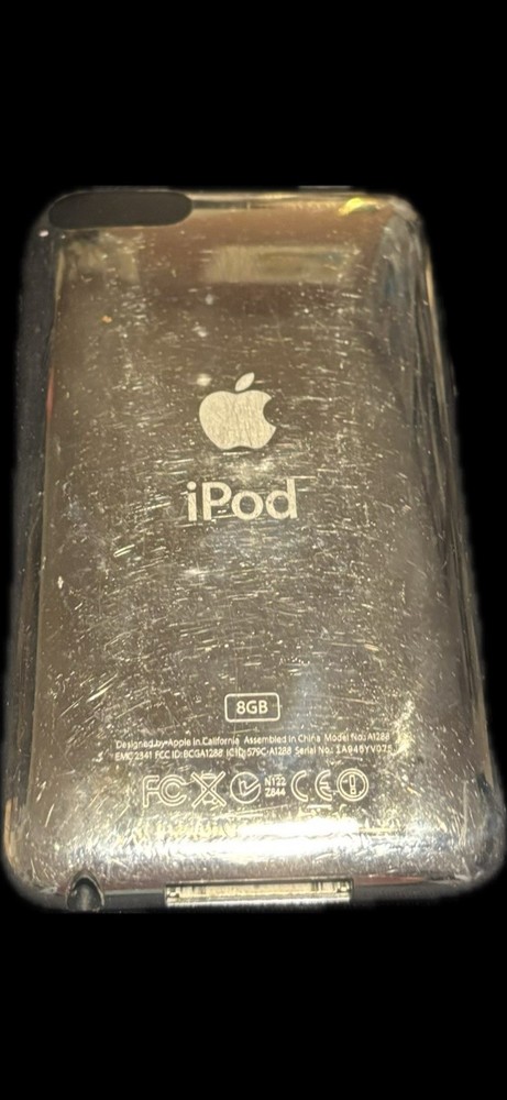 Apple iPod Touch 2nd Generation with OTTAVO Pink Wired Audio Dock