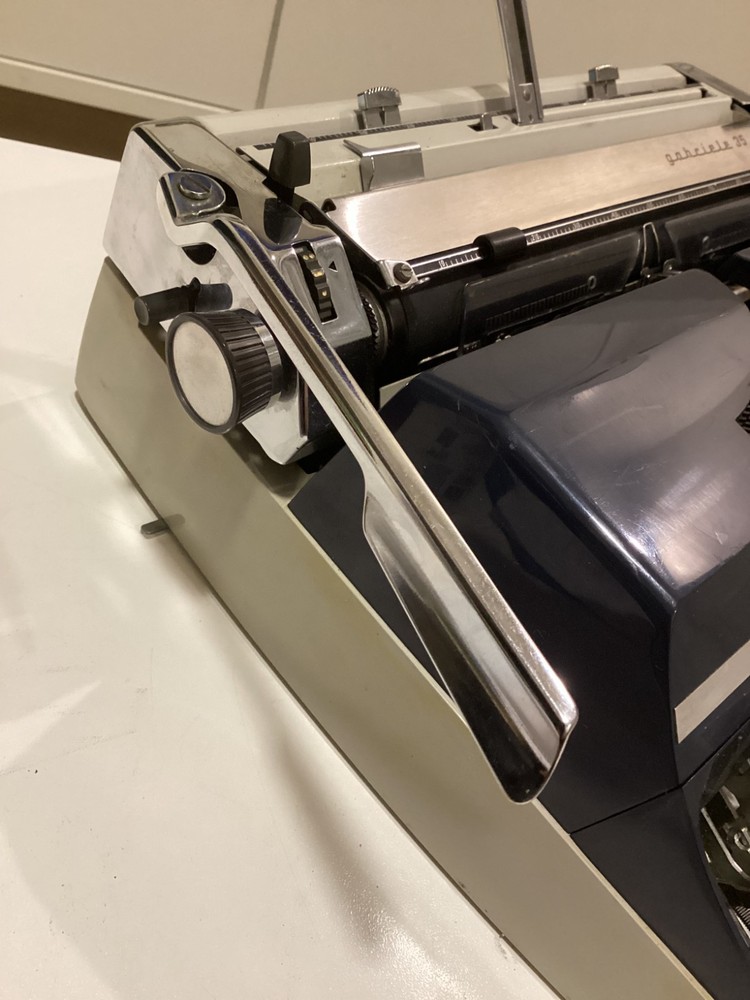 ADLER GABRIELE 35 TYPEWRITER. CURSIVE TYPEFACE. MADE IN GERMANY 1970.