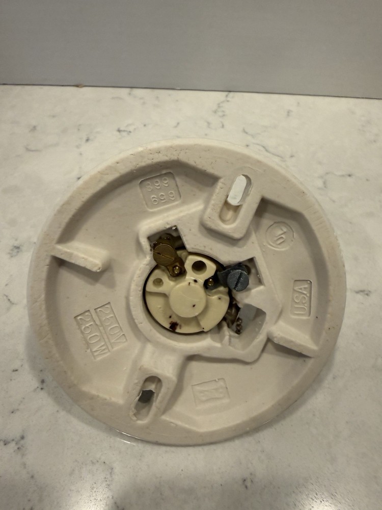 Vintage Eagle Pull Chain Receptacle No. 668 NOS