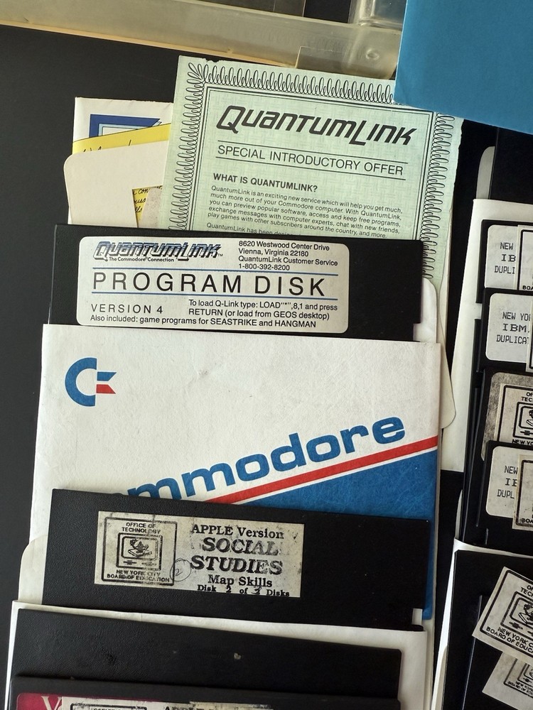 VTG Mixed Lot Computer Games Software Commodore 64 Atari Tandy Apple IBM READ