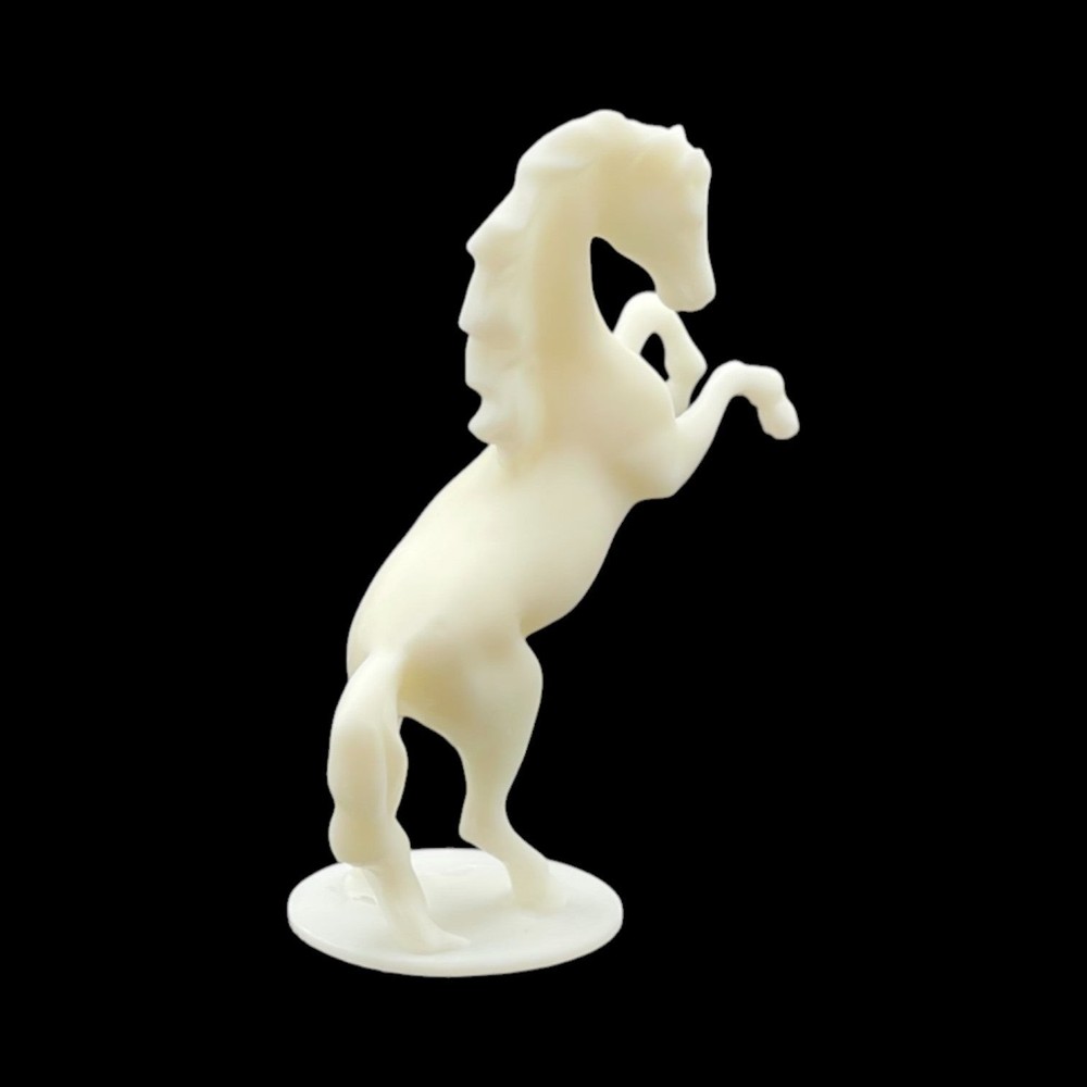 Bronco or Mustang Mascot 27' - HO Scale - White