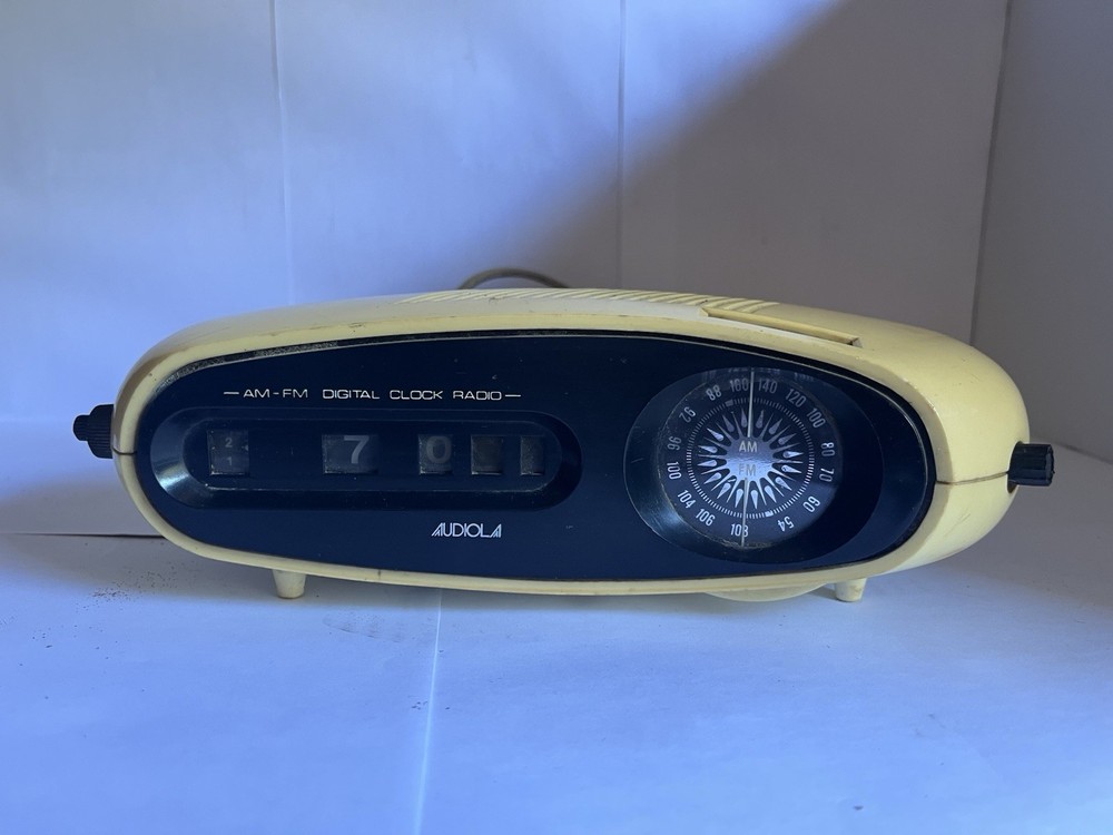 Original Model DC-1600 Plug Digital Clock Radio