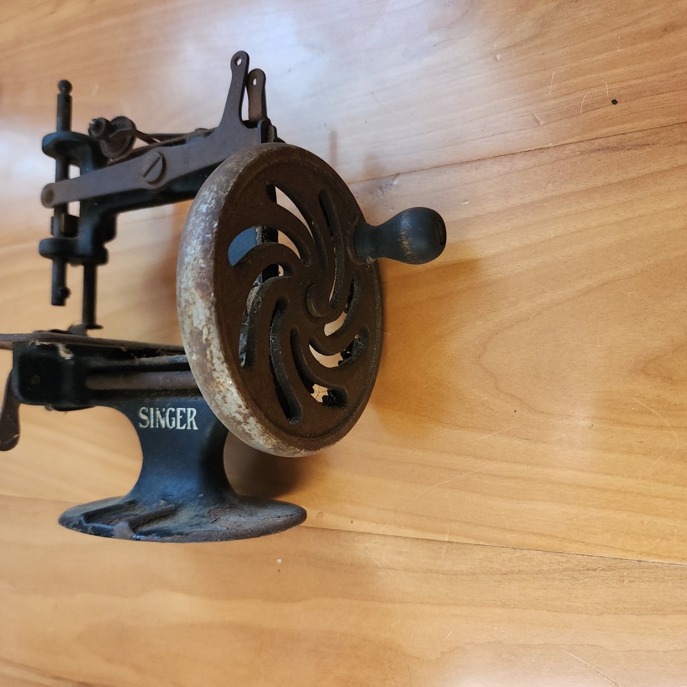 Vintage Miniature SINGER SEWING machine As Is