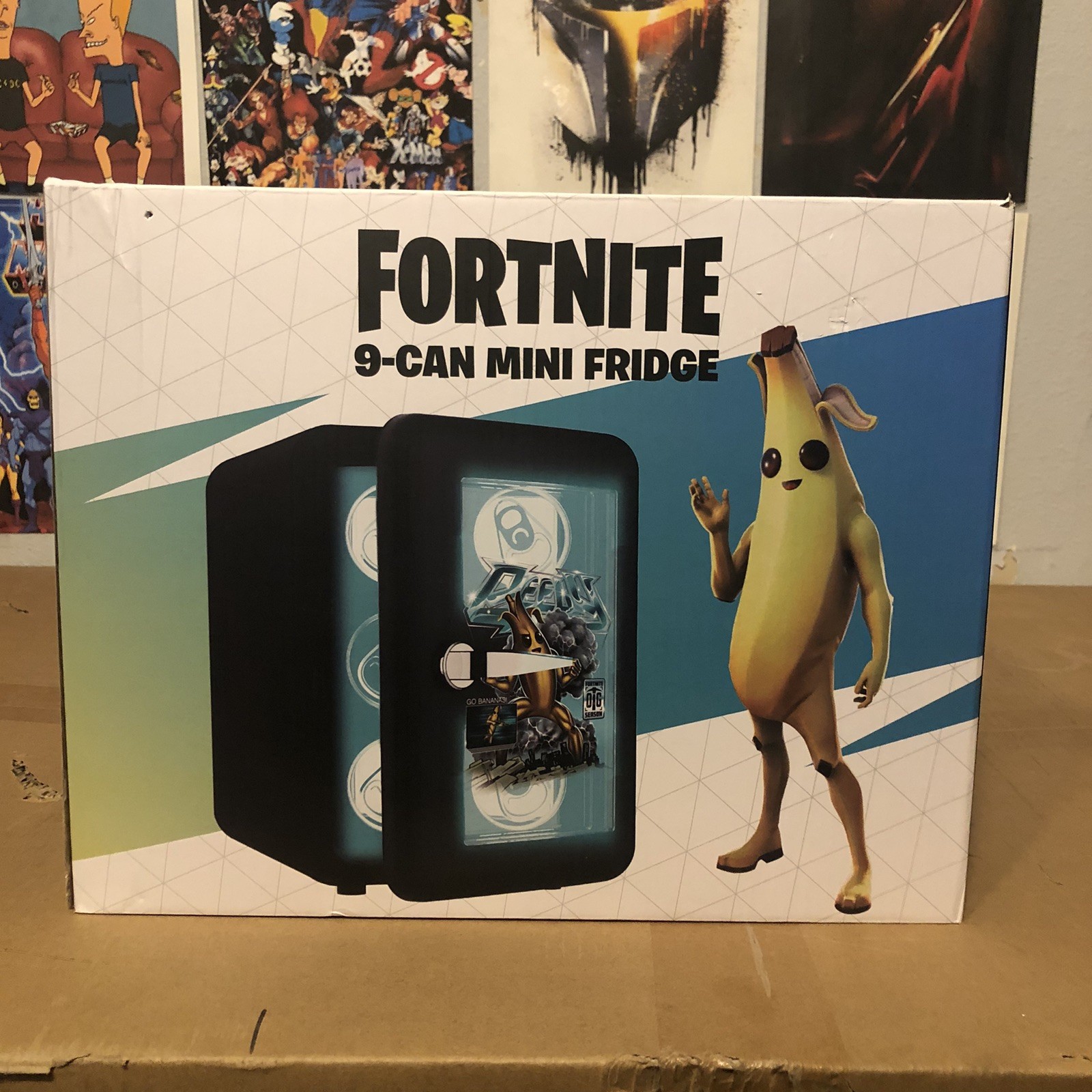 Fortnite 9-Can Mini Fridge Thermoelectric Cooling, Collector Edition, Peely