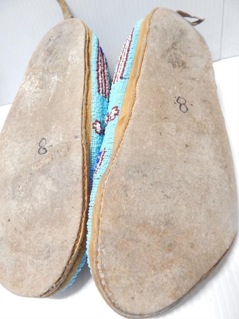 VINTAGE SOUTHERN ARAPAHO INDIAN USA FLAG + MARINER BEADED MOCCASINS - HARD SOLES