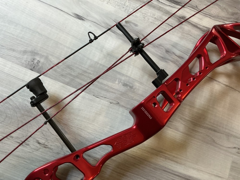 PSE 2019 Red 60# Perform X 3D Bow *Mint Condition* Purchased New & Lightly Used
