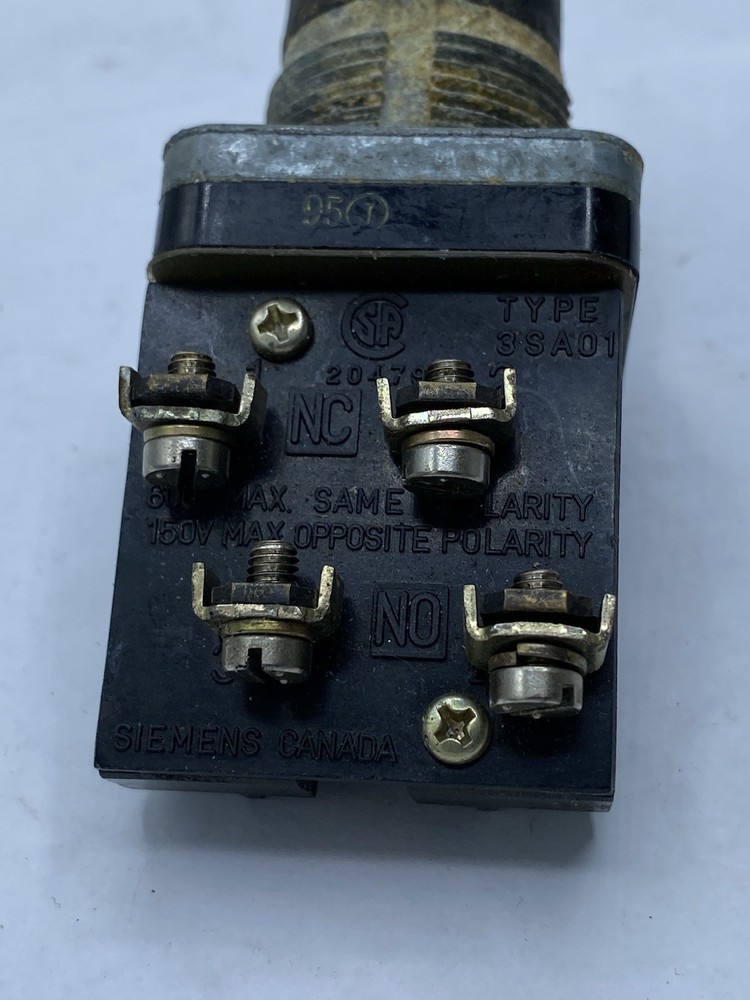Siemens Contact Block With Switch 600V 3SA01