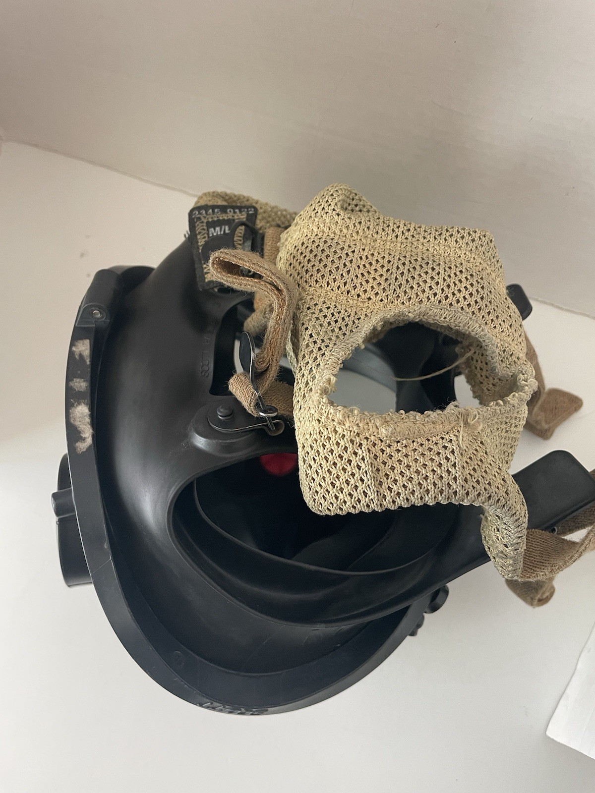 Scott AV-3000 Mask w/ KEVLAR NETTING Firefighter MASK Size Medium READ Scratched