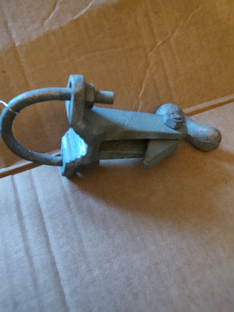 Chain link duck bill gate holdback
