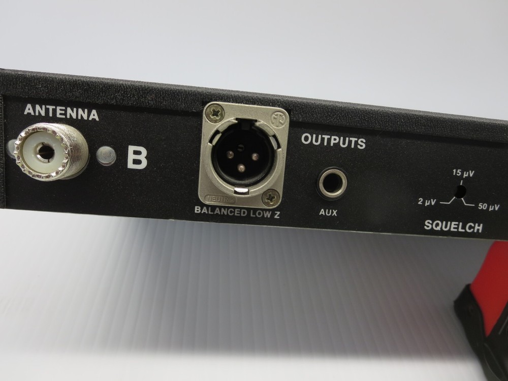 Shure L4 Diversity Wireless Receiver "MARCAD" Diversity 12.5-18VDC Powers On