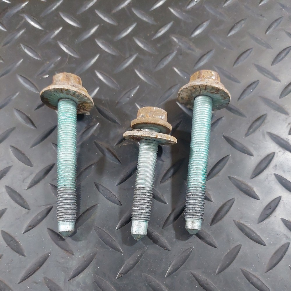 Vw Passat B5.5 Rear Axle Mounting Brackets Bolt Set