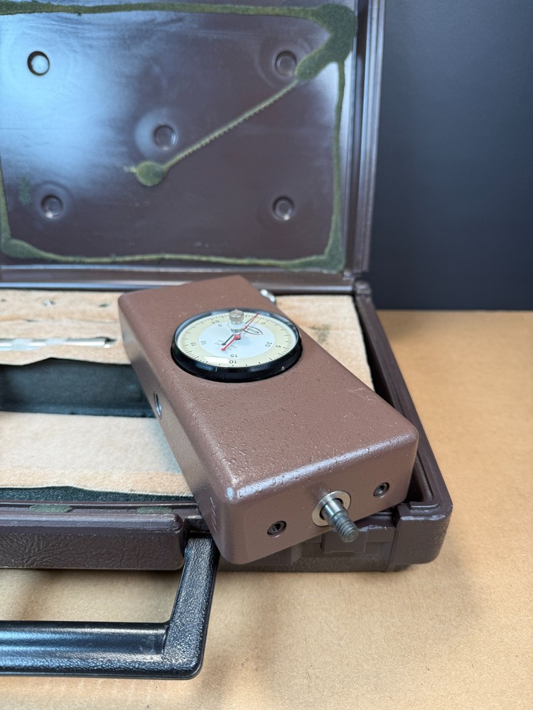 Vintage CHATILLON DPPH-250 Push Pull Force Gauge with Attachments and Case