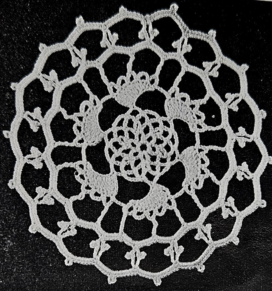 BEDSPREAD Tablecloth NOVELTY CROCHET PATTERNS LILY 102