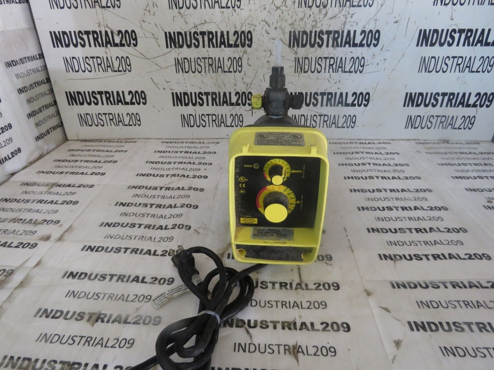 LMI DOSING PUMP AA151-498SI USED
