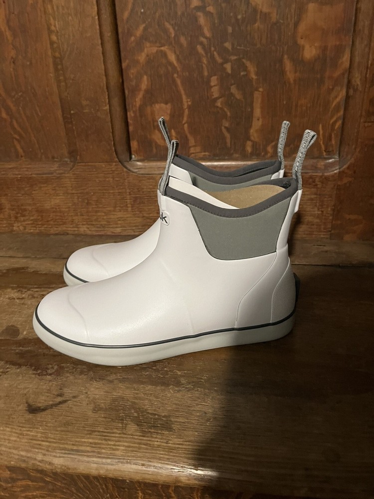 huk deck boots