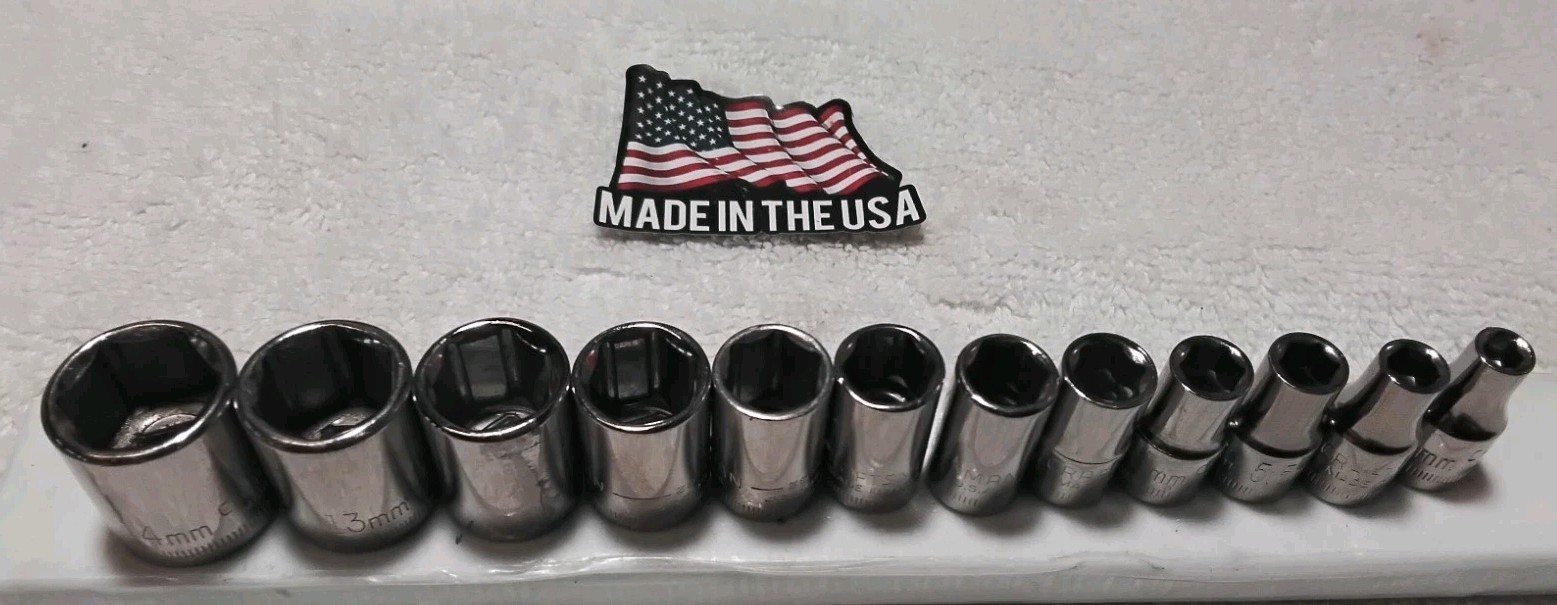 CRAFTSMAN 205PC 20-1/2"× 8-1/2"× 14" METAL 4 DRAWER LOCKABLE WITH HANDLE & TOOL