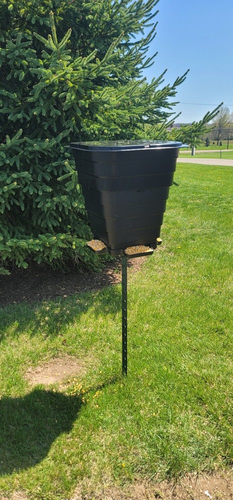 Corn deer feeder
