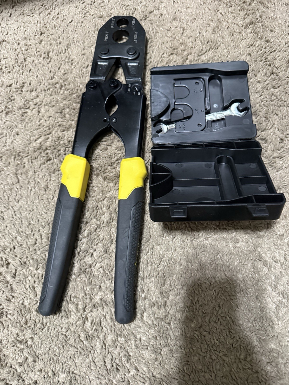 Apollo 1/2 in. and 3/4 in. PEX-B Crimp Tool 69PTKH0014C QUALITY! A+