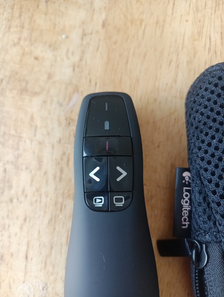 Logitech . R400. Laser Pointer with Case Great Condition