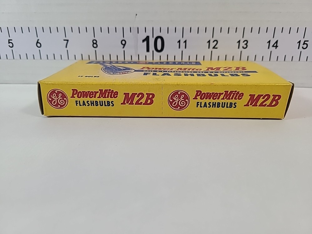 Vintage General Electric PowerMite M2B Flashbulbs