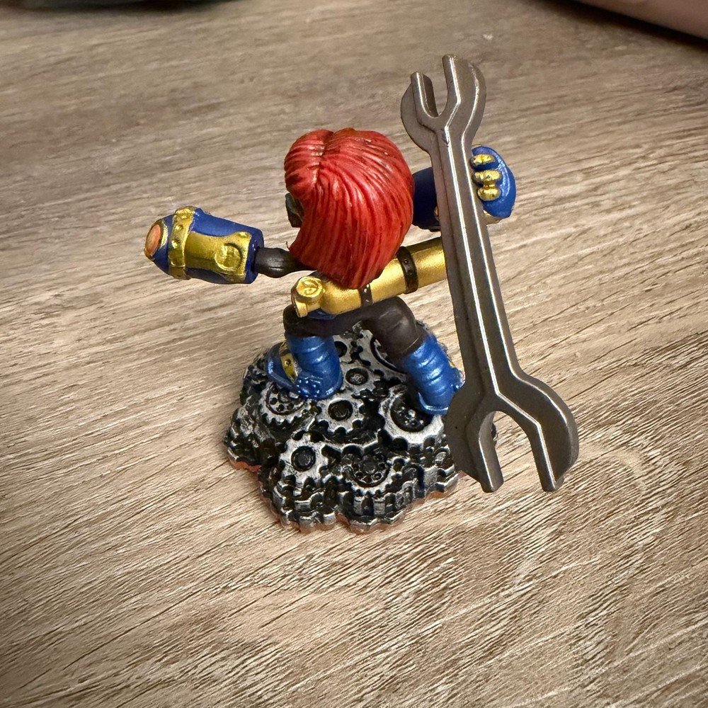 Skylanders Giants Sprocket Tech Element Figure