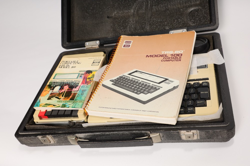 Radio Shack TRS-80 Model 100 Portable Computer - Working!