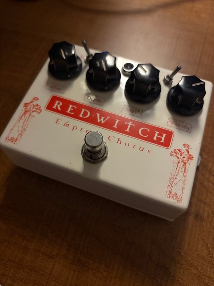 RED WITCH pedals Empress Chorus