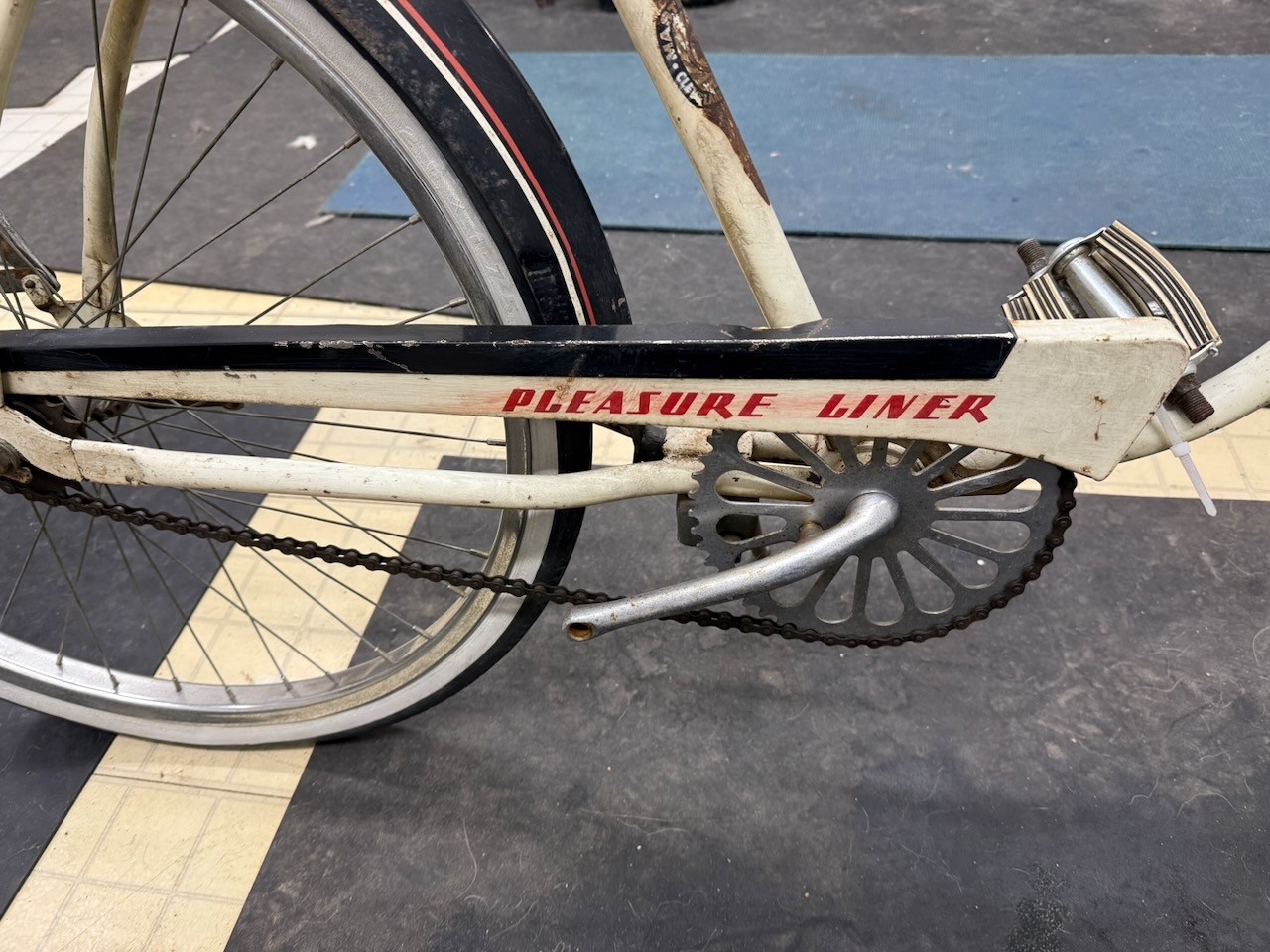 Roadmaster Vintage 1950's ? 26" Mens Straightbar Middleweight Tank Bicycle Orig