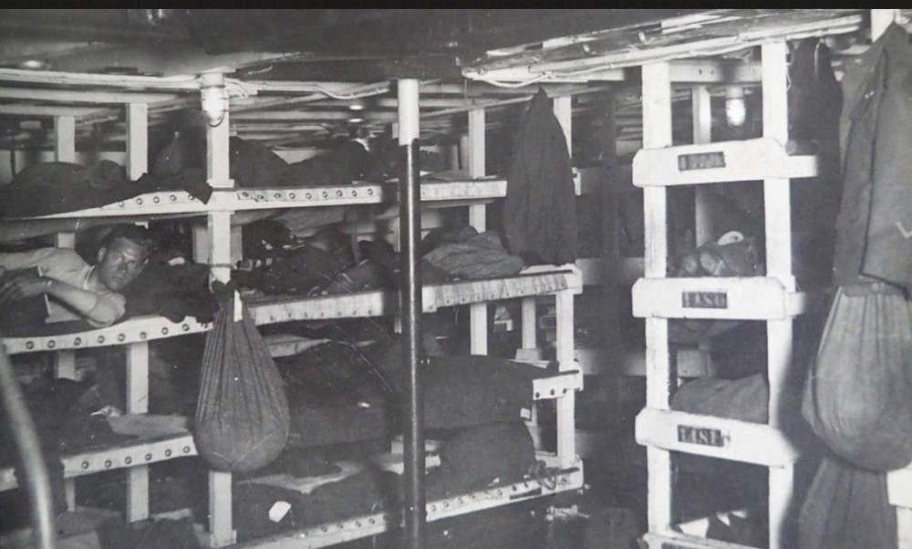 WWII Barracks / Duffel / Laundry Bag (HBT), Draw-string. Near Mint+++