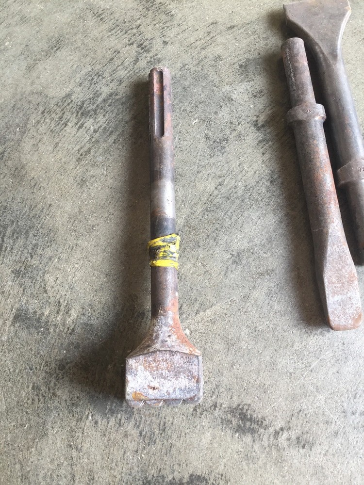 7 Bushing Bits & Chisels, SDS Max, Oval Lockong Mechanism