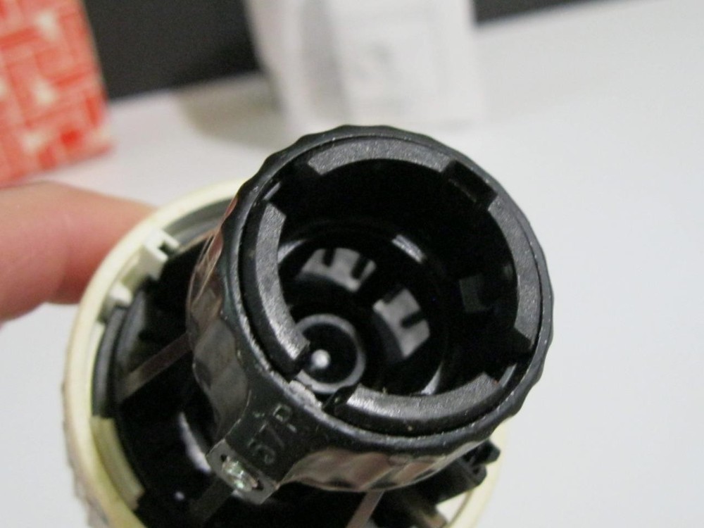 NEW DANFOSS DENMARK 013G8200 Thermostatic Operator Valve Mounted Sensor/Dial NIP