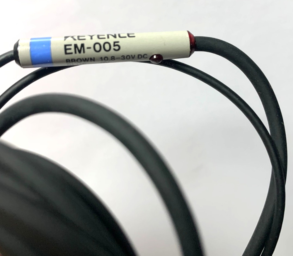 New Original New Keyence EM-005 Proximity Sensor EM005