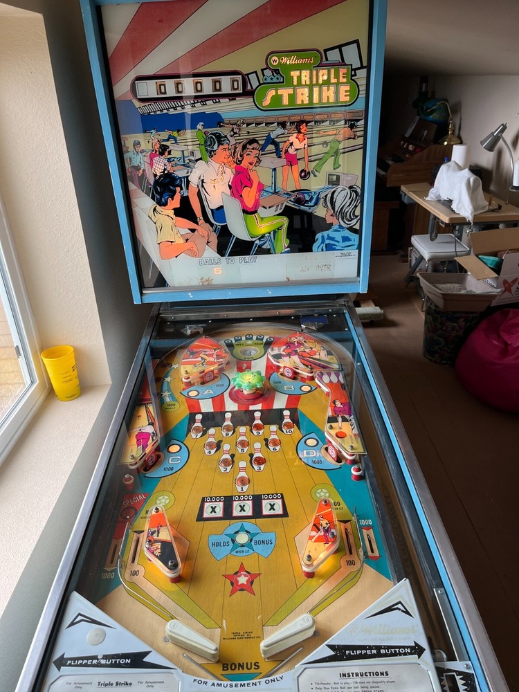 Pinball machine, complete with documents, working, full size
