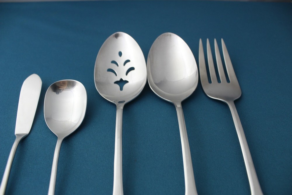 Oneida PATRICK HENRY Serving (5pc Set) Fork Tablespoon Pierced Sugar Community