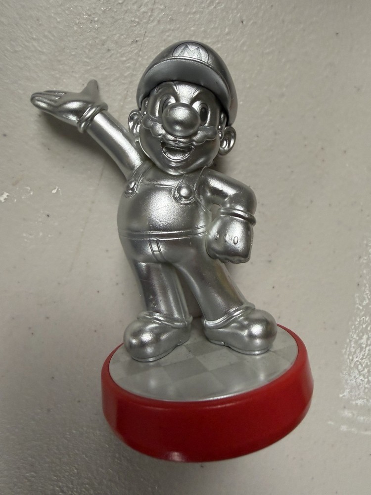 Silver Mario Amiibo