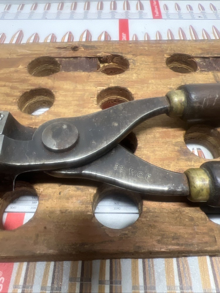 VINTAGE WINCHESTER 32 WCF SINGLE BULLET MOLD RELOADING