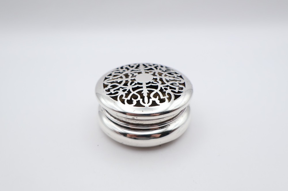 Lovely Antique Solid Silver Potpourri Box Hallmarked London 1908