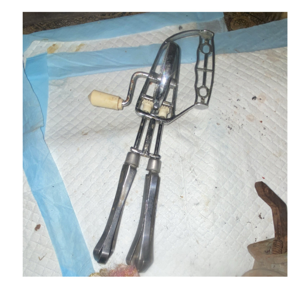 Manual Metal Egg Beater Silver Hand-Crank Kitchen Tool