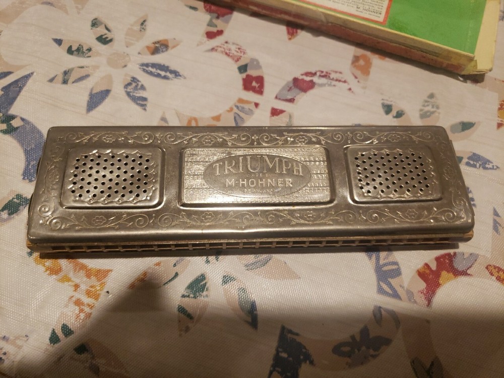 Vintage Hohner Triumph 1155/48 G Harmonica