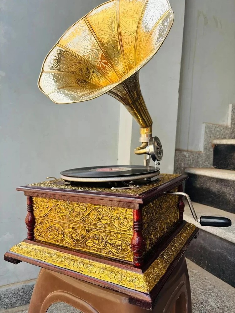 Radio Gramophone Player With Horn Functional Working Phonograph win-up record