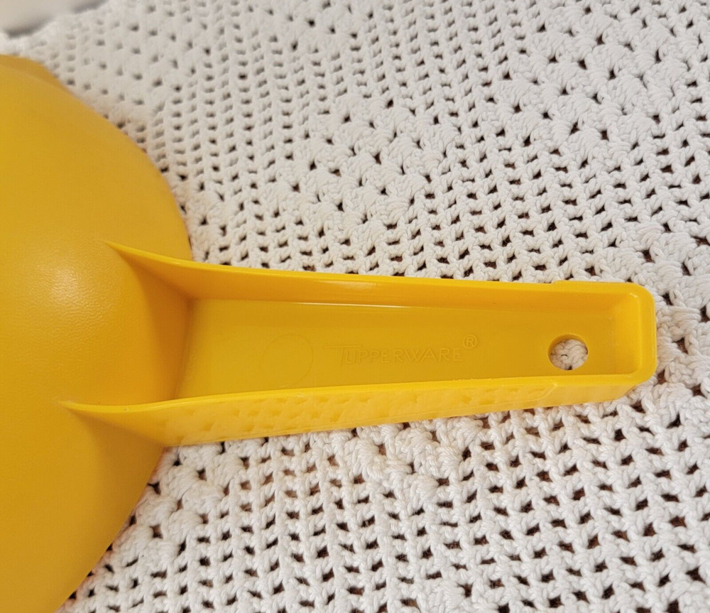 Vintage Tupperware Yellow Colander Strainer Footed 1 quart 2 Spouts Handle #1200