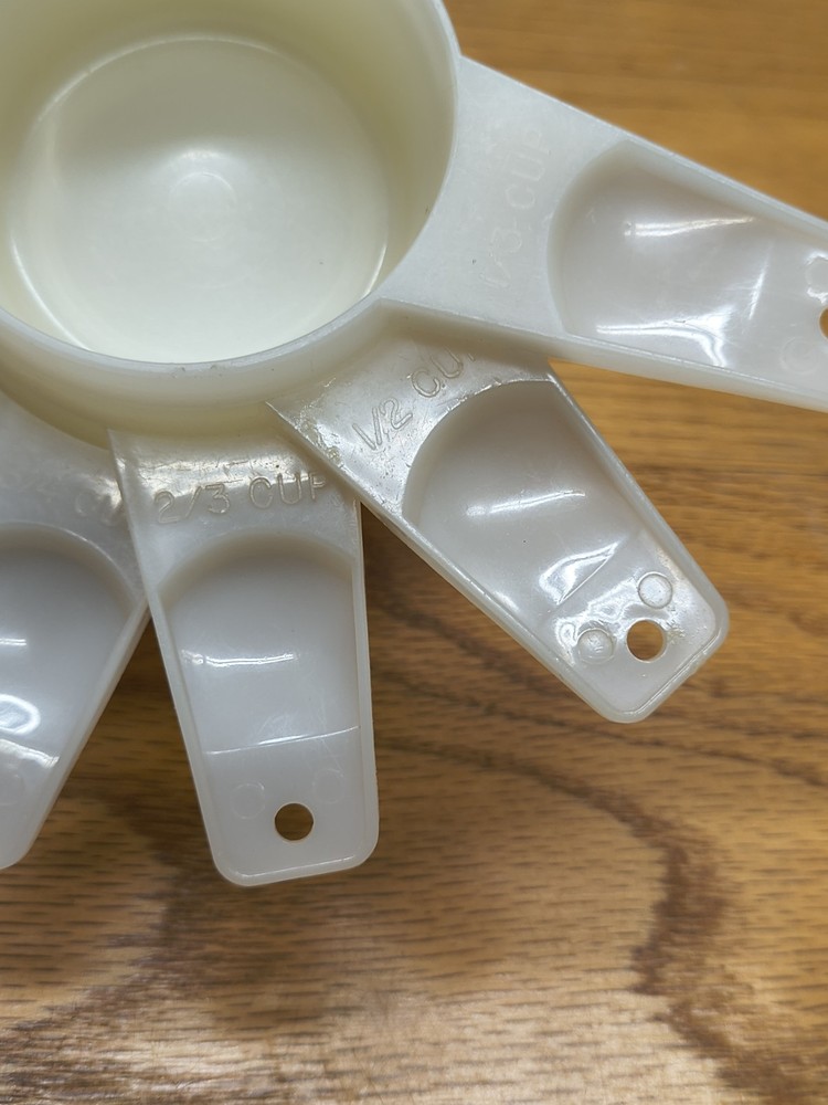 Tupperware #761 White/Translucent 5 Measuring Cup Set