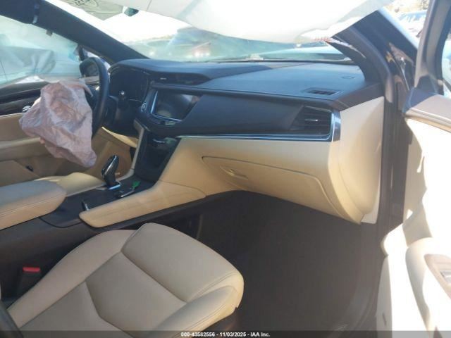 XT5 2018 Glove Box 4921667