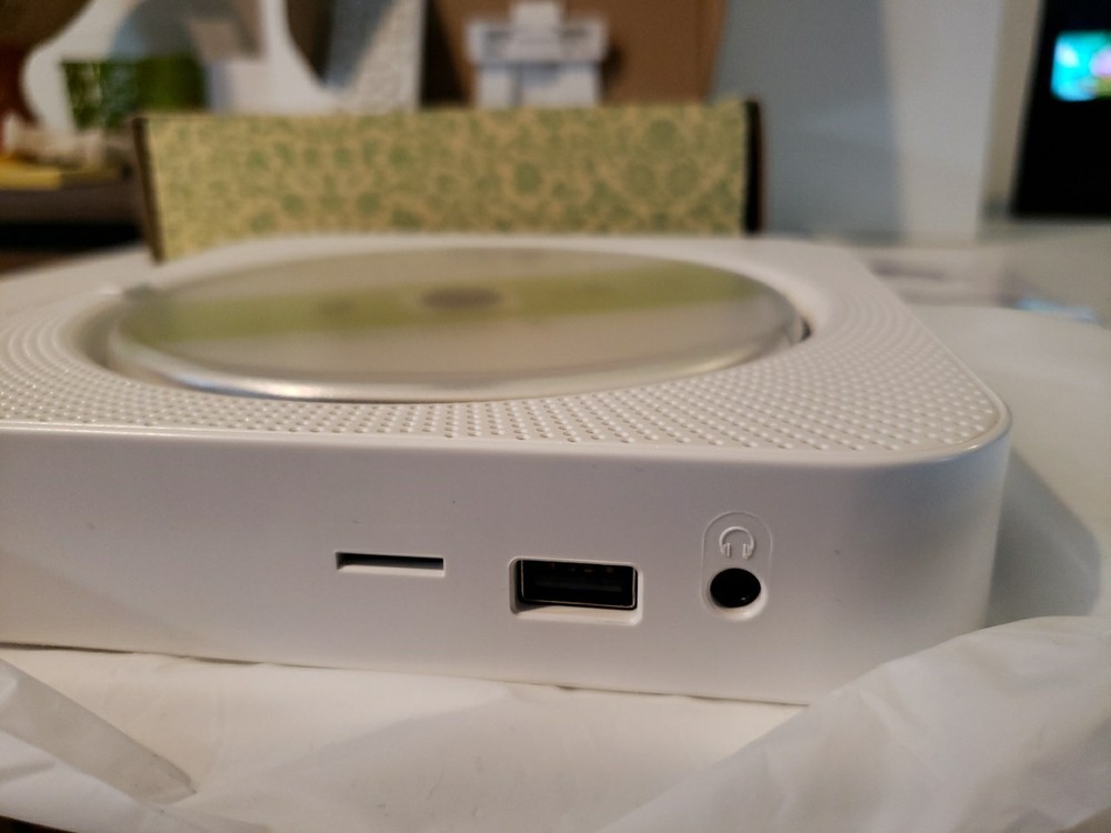 Bluetooth Player Wall Mountable Or Desktop White With Remote