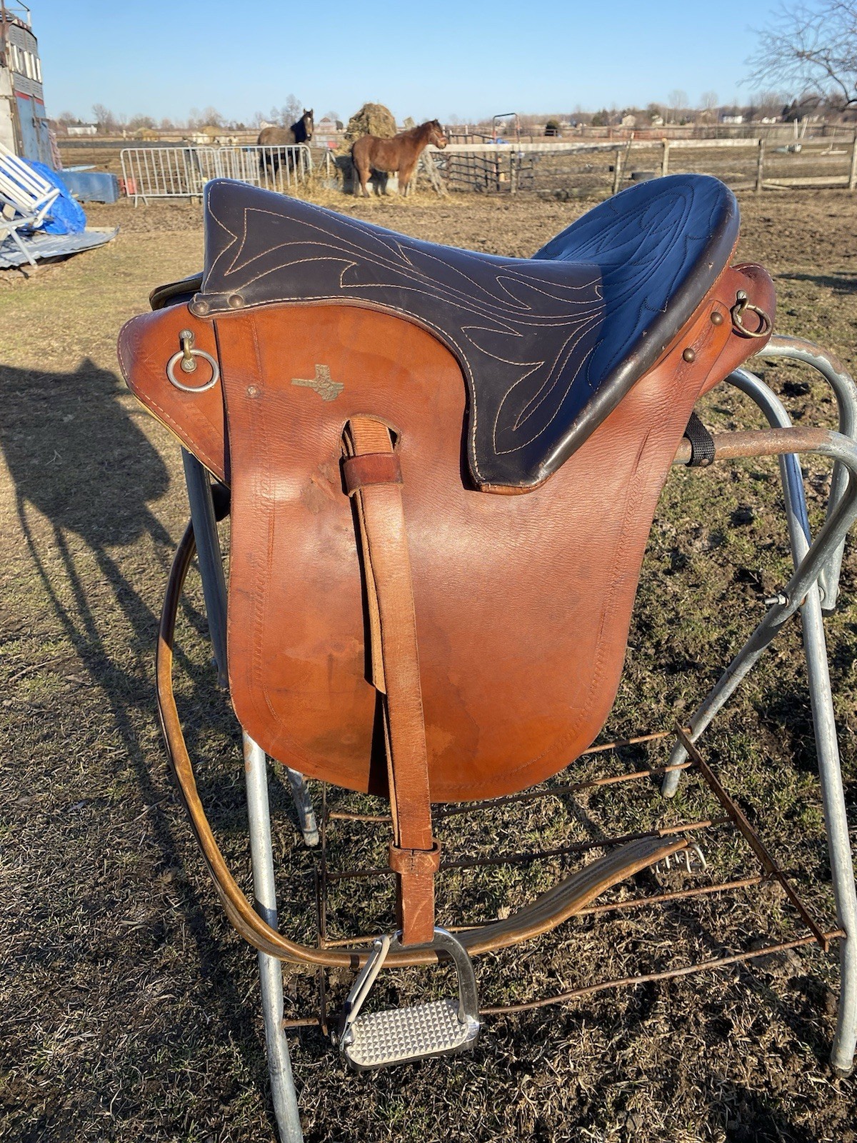 Used 17.5" Renegade Buena Vista gaited horse plantation saddle