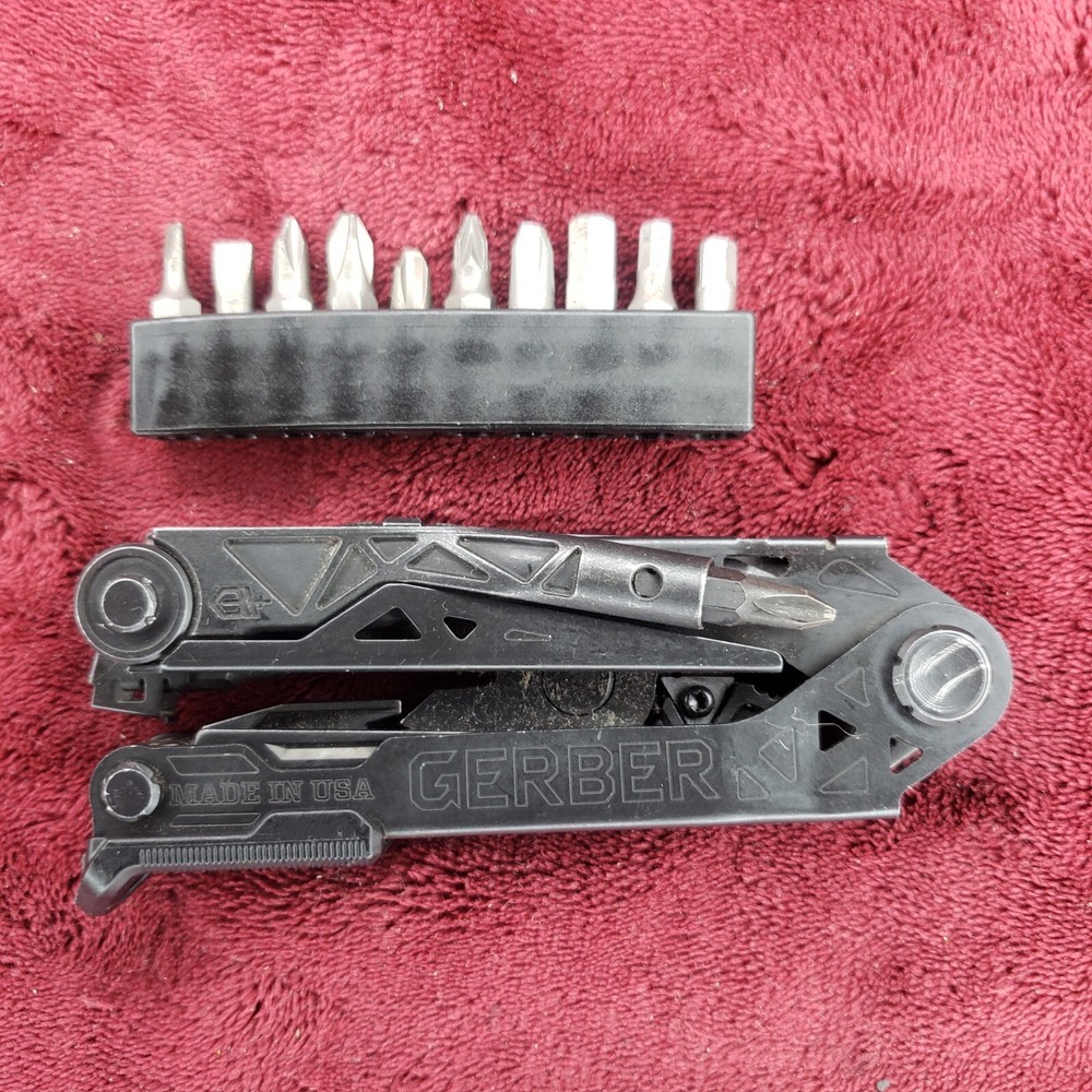 🔪 Gerber Center-Drive Multi-Tool w/ Bit Set And Black Nylon Horizontal Sheath